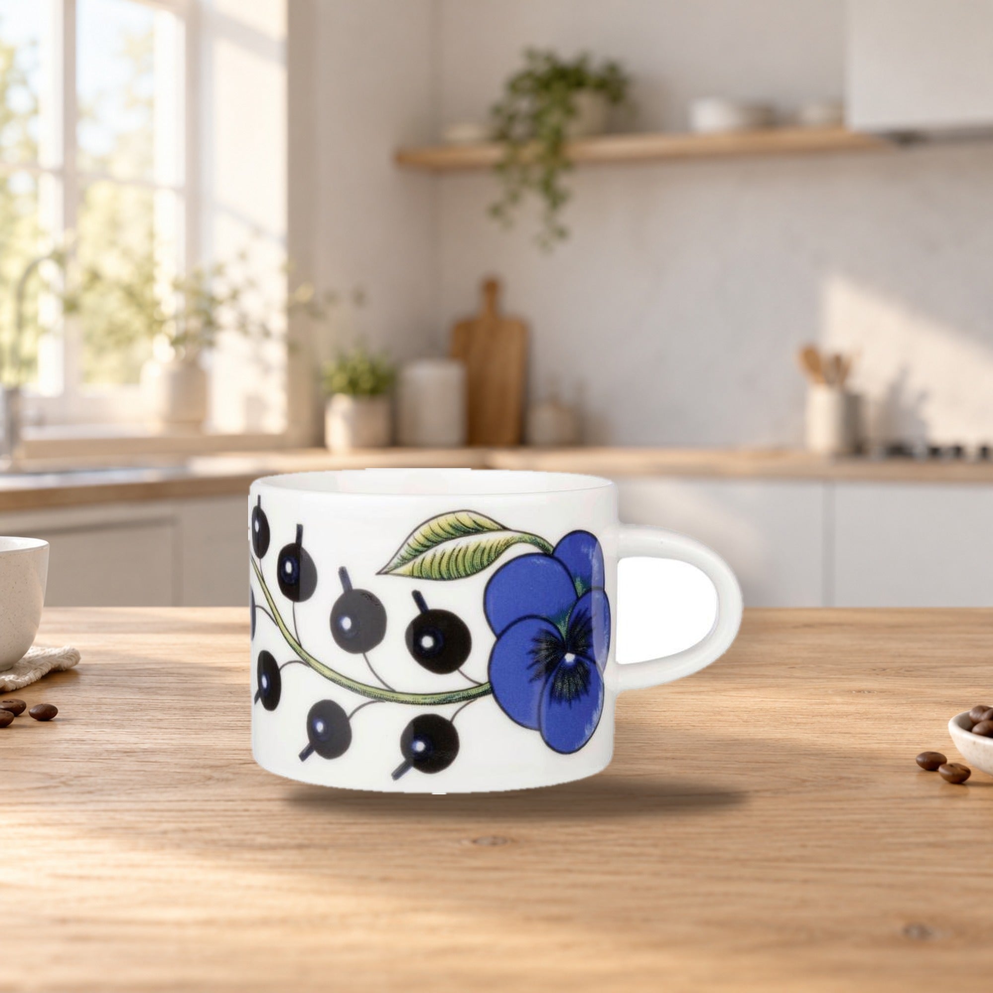 Arabia Paratiisi Coffee Cup 280ml – product photo on a table