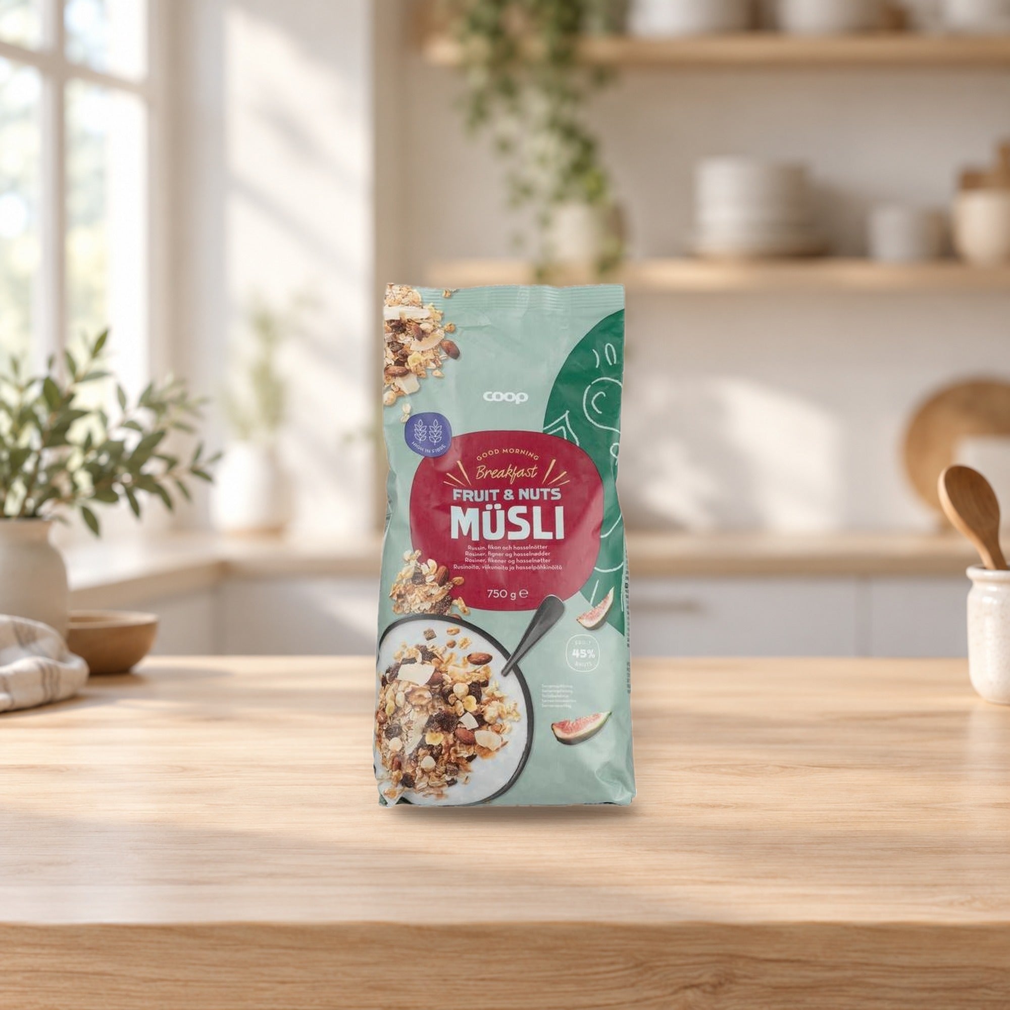 Coop Muesli Fruit & Nut 750g – product photo on a table