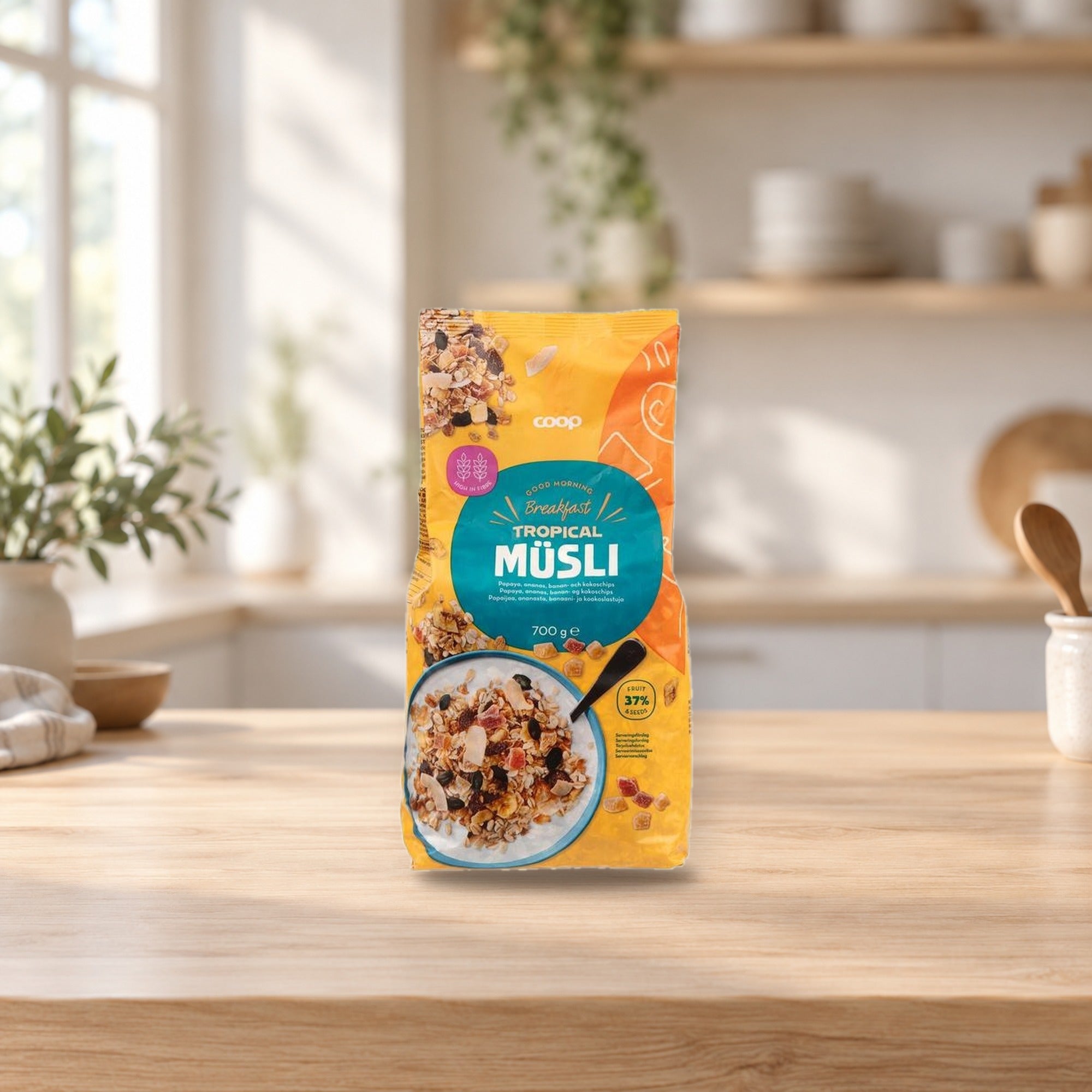Coop Muesli Tropical 700g – product photo on a table
