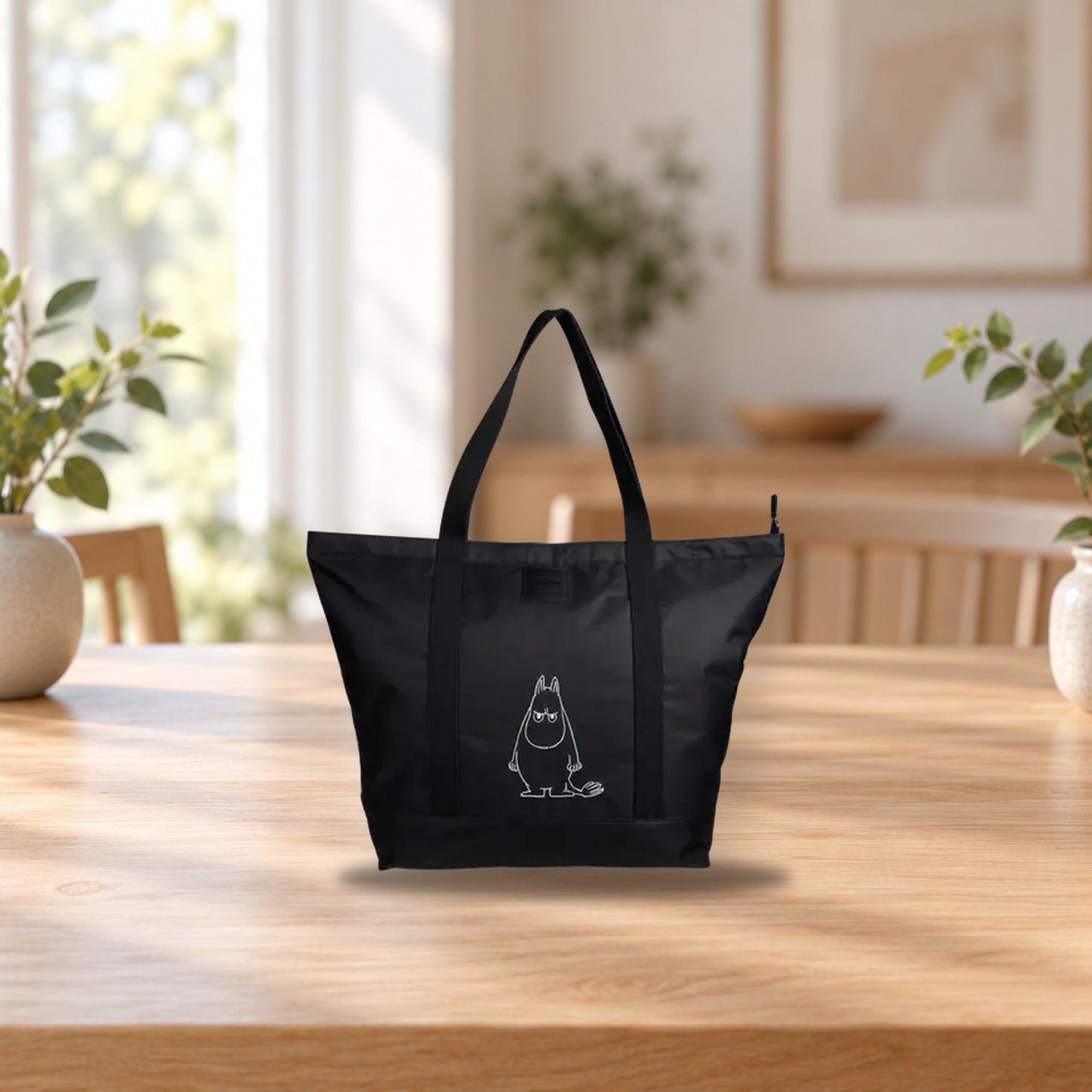 Moomin Kampsu XL Bag – product photo on a table