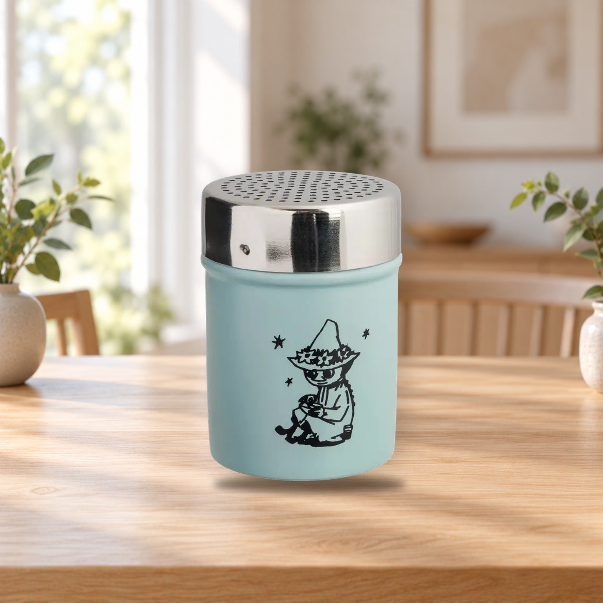 Moomin Shaker Snufkin – product photo on a table