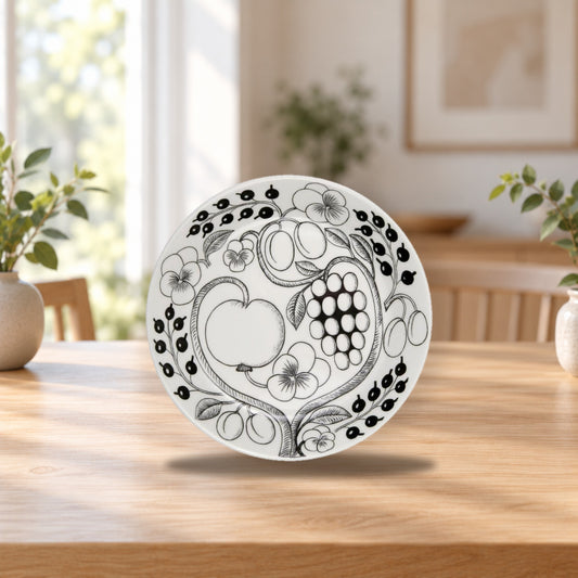 Arabia Paradise Plate 21 cm Black – product photo on a table
