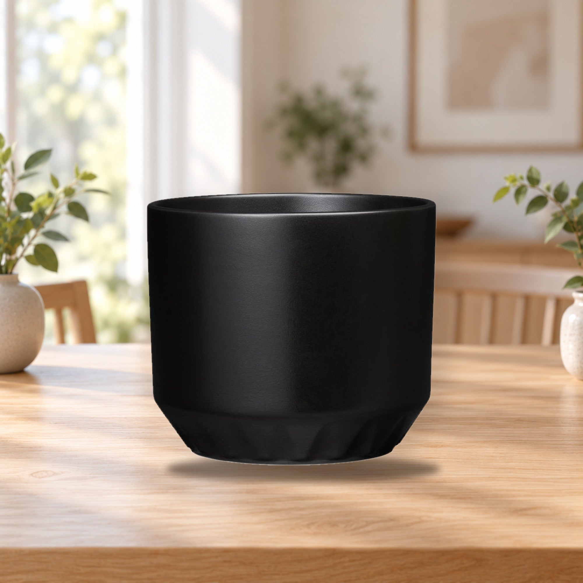 Arabia Ilona Flower Pot 100x120mm Matte Black – product photo on a table