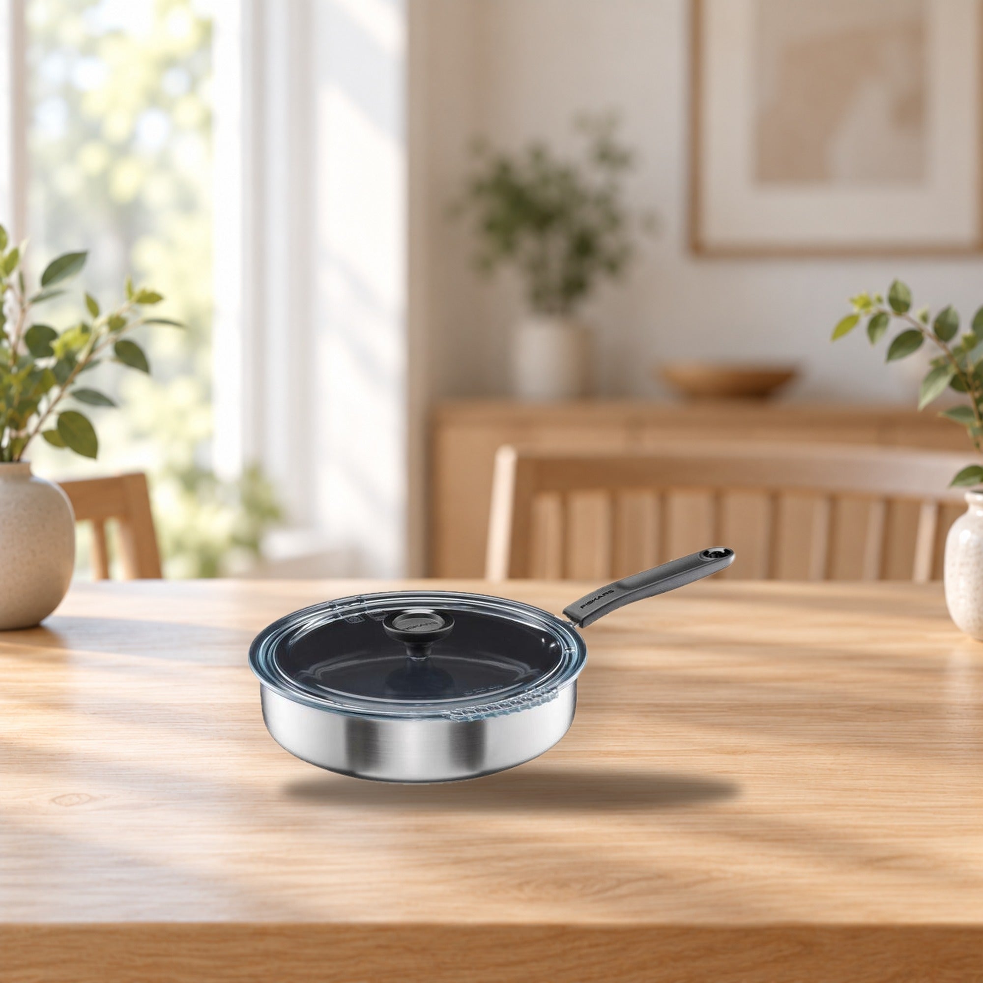 Fiskars Sauté Pan with Lid 26 cm – product photo on a table