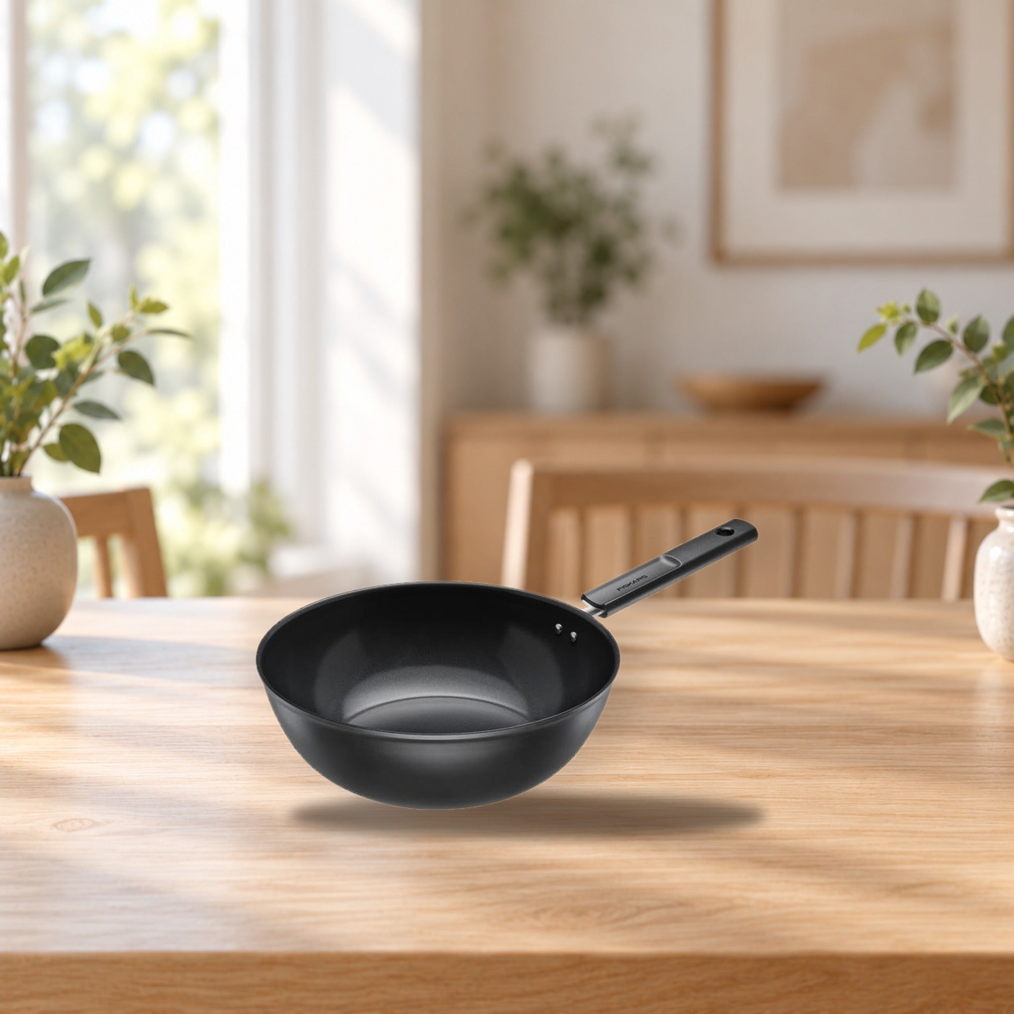 Fiskars Hard Face Wok Pan 28 cm – product photo on a table