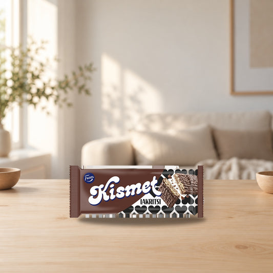 Fazer Kismet Lakritsi Waffle Bar 41 g – product photo on a table